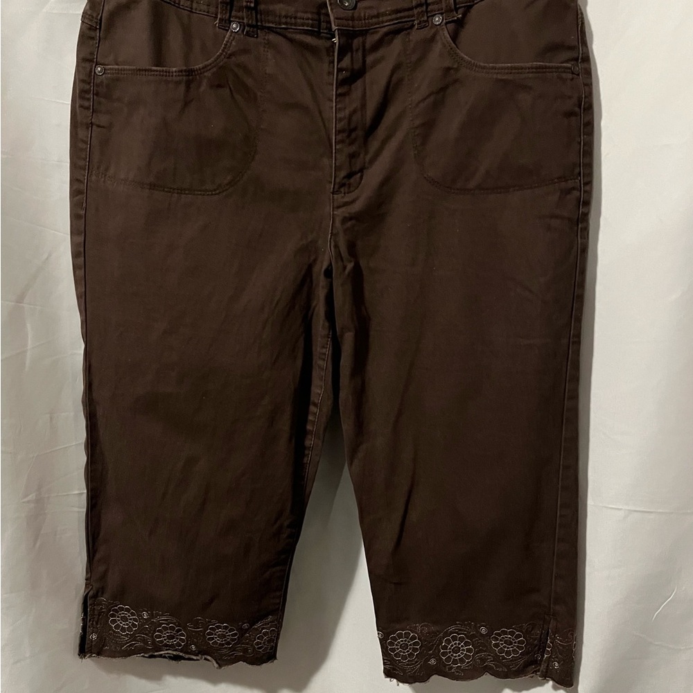 Gloria Vanderbilt Brown Cropped Pants with Floral Lace Hem